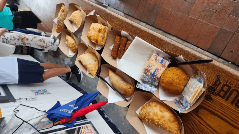 Miami: Food tour in French in a convertible Mustang or luxury SUV photo 5