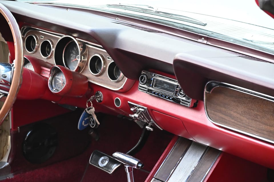 Paris: Vintage Mustang Tour & Local Guide with Hotel Pickup photo 5