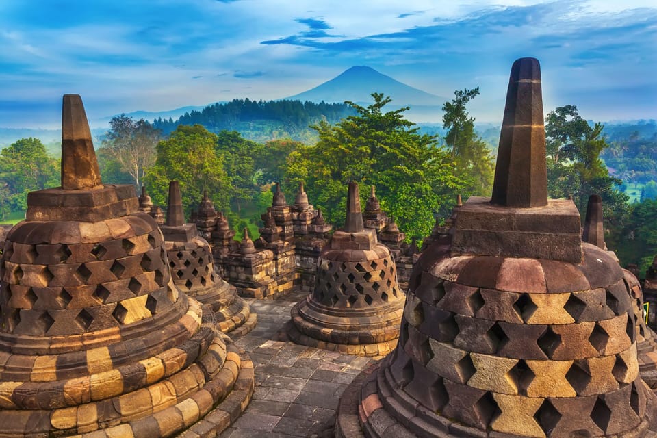Yogyakarta: Nepal Van Java Village & Borobudur Tour photo 2
