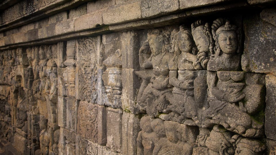 Yogyakarta: Nepal Van Java Village & Borobudur Tour photo 5