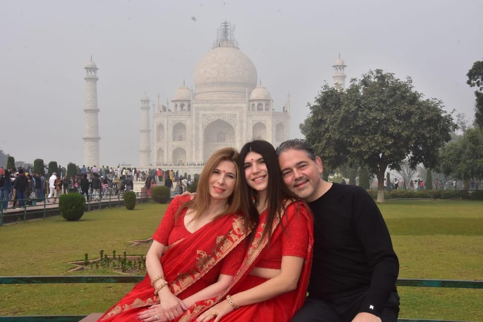 Book Fast-Track Tickets to Taj Mahal – No Waiting with Guide photo 4
