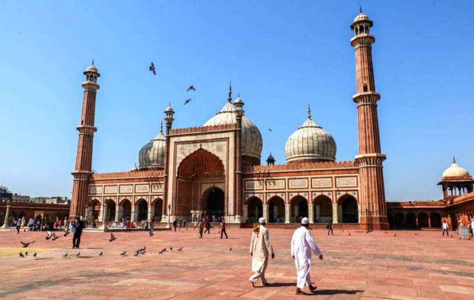 Delhi: City Highlights Temples and Market Walking Tour photo 4