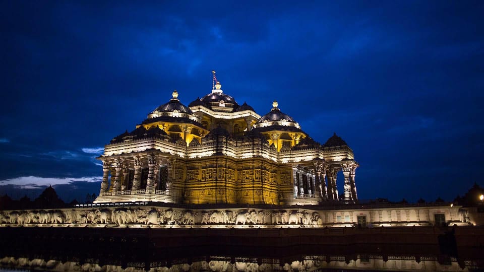 New Delhi: Akshardham Temple Tour with Light & Water Show photo 3