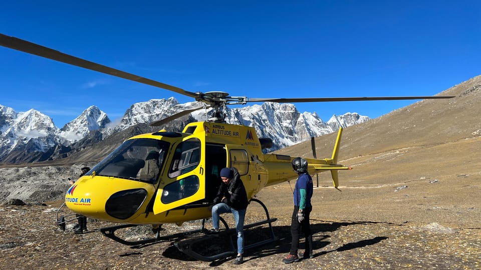 Kathmandu: Everest Helicopter Tour with Landing & Breakfast photo 3
