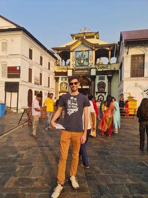 Divine Dusk: The Pashupatinath Evening Aarti Private Tour photo 3
