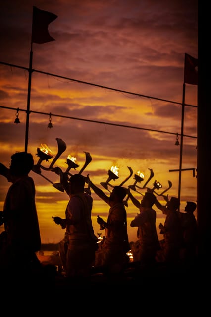 Divine Dusk: The Pashupatinath Evening Aarti Private Tour photo 5