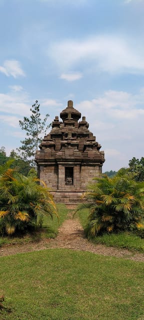 Yogyakarta : explore Nepal van Java + Selogriyo temple photo 5