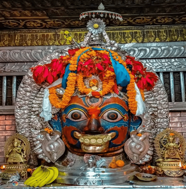 Kathmandu: Palace, Garden, Market & Stupa Near Thamel Tour photo 3