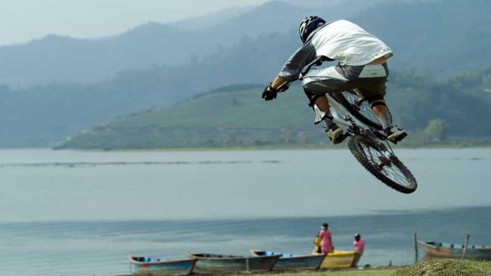 Pokhara: Pumdi Bhumdi to Fewa Lake Mountain Bike Tour photo 2