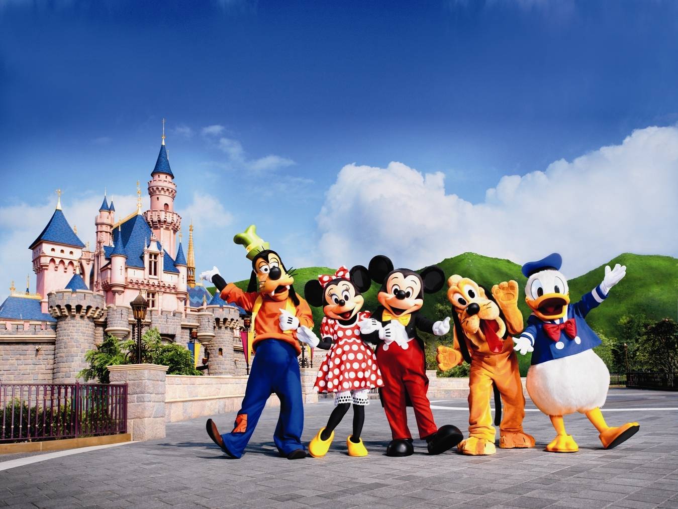 3-Day Los Angeles Free Day Tour: Universal Studio Hollywood, Amtrak Coast Starlight, Santa Barbara and San Diego - SeaWorld | 2 Optional Day Tours Available