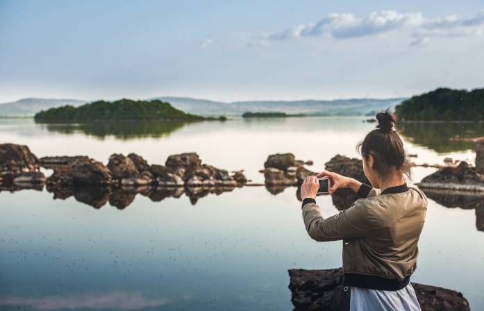 [15 Pax] 5-Day Northern Ireland and Atlantic Coast Tour from Dublin: Belfast, Portrush, Derry, Donegal, Sligo, Carrowmore, Mayo, Connemara National Park, Westport, Cong and Galway