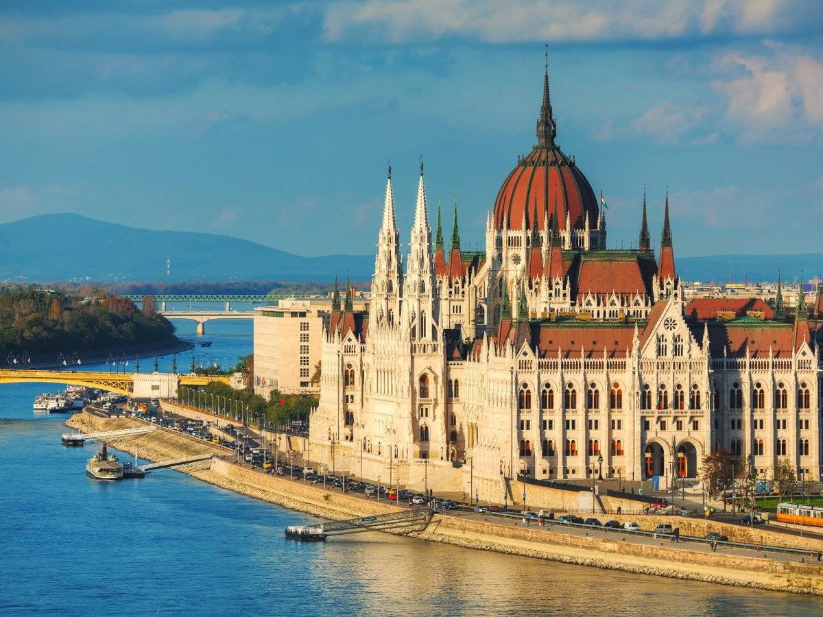 7-Day Loop Tour | Danube Romance, 4-star Hotels, Vienna + Budapest + Prague + Berlin + Zurich + Lucerne + Liechtenstein