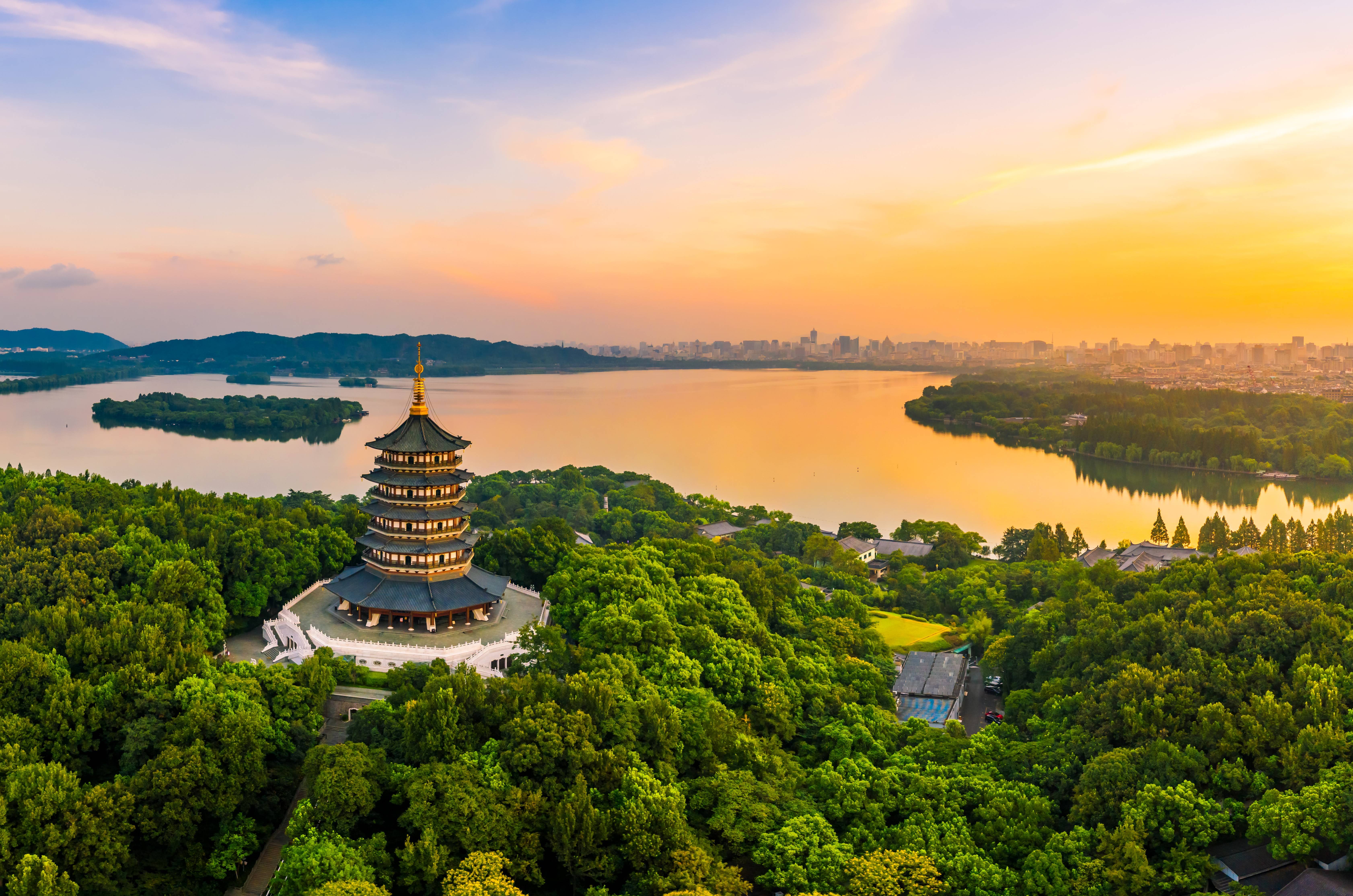 18-Day China Discovery Private Tour from Shanghai to Shenzhen: Hangzhou, Beijing, Chengdu, Chongqing and Guangzhou — photo 4 of 5