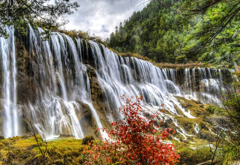 3-Day Jiuzhaigou & Huanglong High-Speed Rail Tour from Chengdu: UNESCO Scenery, Tibetan Culture & Gradual Altitude Acclimatization — photo 5 of 10